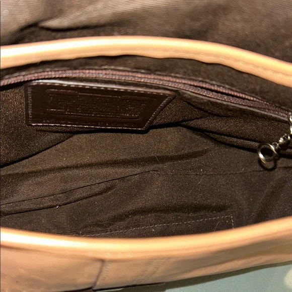 Coach Soho Vintage Y2K EUC Elegant Tan Leather Shoulder Bag. Retails for $497 - Picture 8 of 9